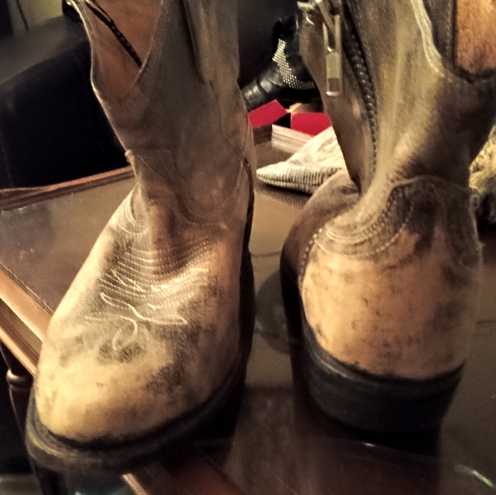 LAURA LEE BRAND LEATHER BOOTS!! MADE IN MEXICO, DISTRESSED LOOK!! - Picture 10 of 11